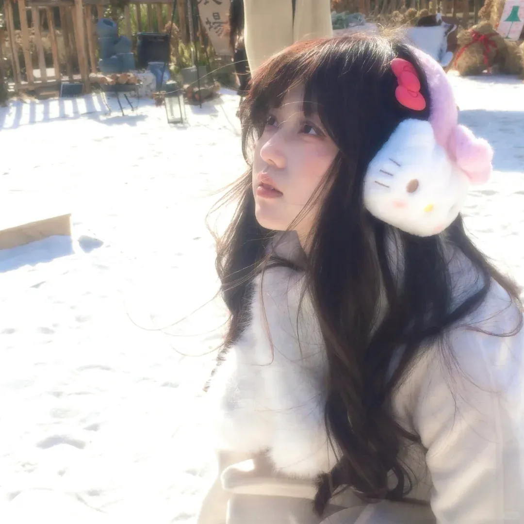 她的微笑像颗糖